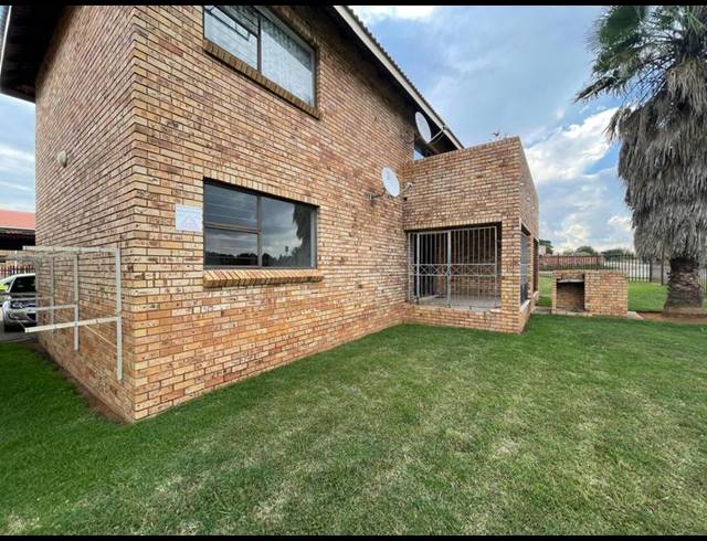 2 BEDROOM PROPERTY TO RENT IN DASSIE RAND